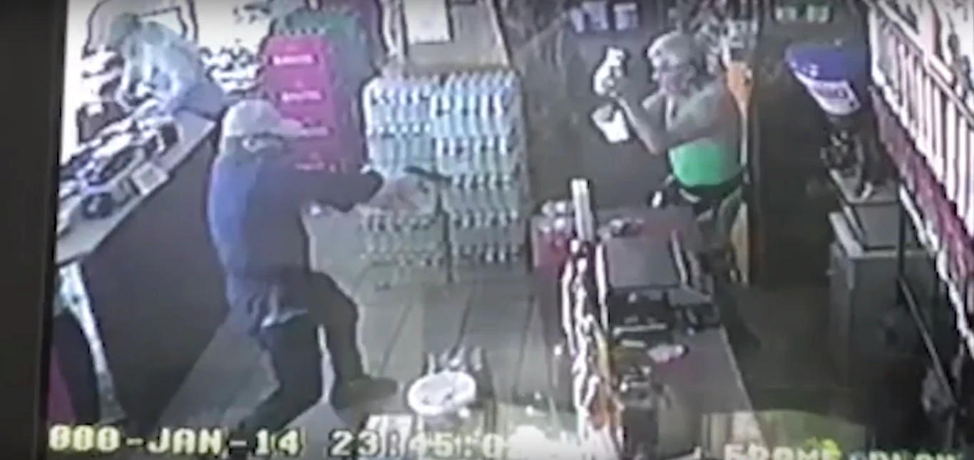 «Φαρ-oυέστ» η Ελλάδα: Σοκαριστικό βίντεο – Ληστής πυροβολεί εν ψυχρώ 65χρονο καταστηματάρχη στο Π. Φάληρο – Θερίζει η εγκληματικότητα